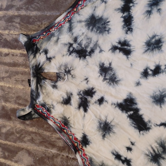 Torrid tank Size 4 NWOT - Picture 3 of 5